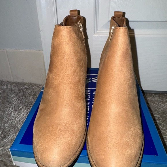 Tan White Mountain Suede Boots! - Picture 3 of 5